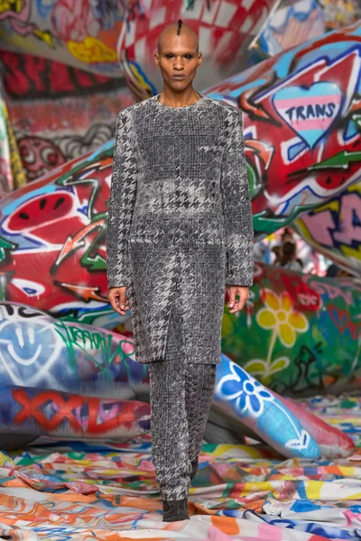 Look 12